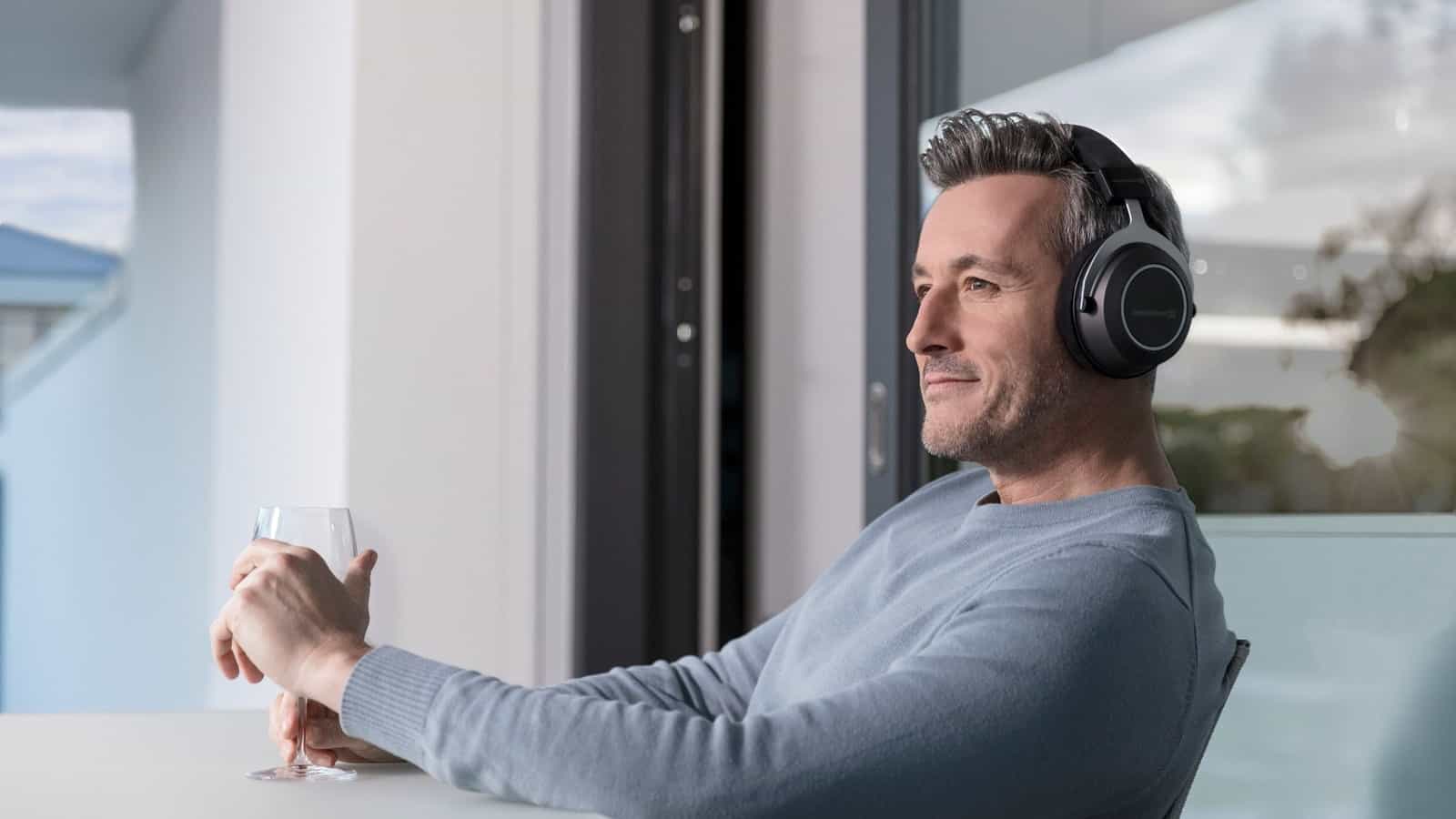 beyerdynamic-amiron-wireless-audiophile-headphones