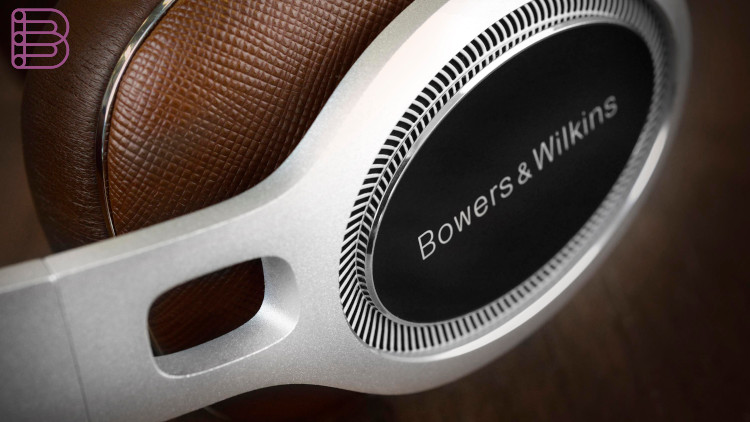 BowersWilkins-P9signature)over-earheadphones3