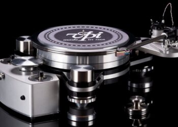 vpi-avengerplus-turntable1