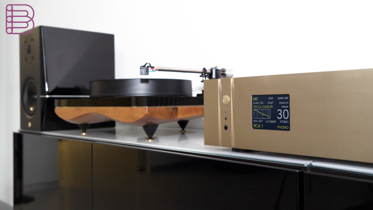 gold-note-ph1000-phono-stage-lifestyle