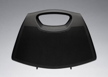 bang-olufsen-balenciaga-speaker-bag