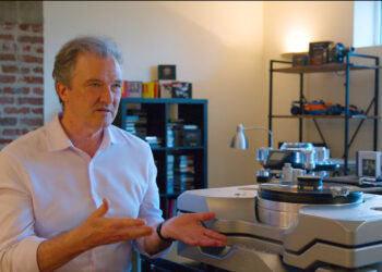 technology-behind-the-acoustical-systems-astellar-turntable