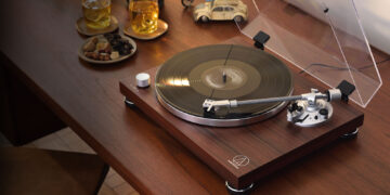 Audio-Technica's-AT-LPW50BT-RW-TurnTable