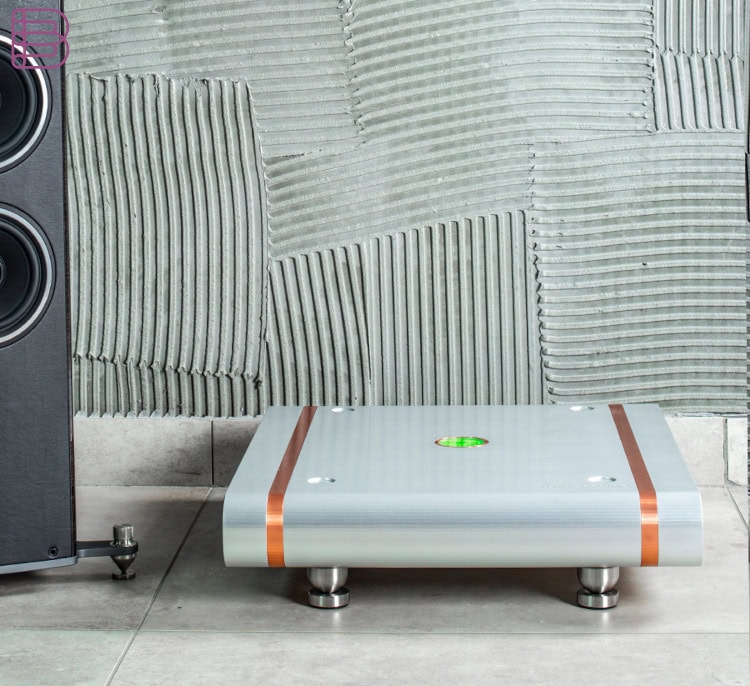 bassoconinuo-relentless-800-stand-3