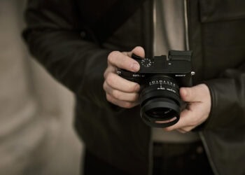 sony-introduces-compact-full-frame-RX1RIII-camera