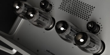 Audio-Research-D-80-Modern-Tube-Power-with-Legendary-Reference-DNA