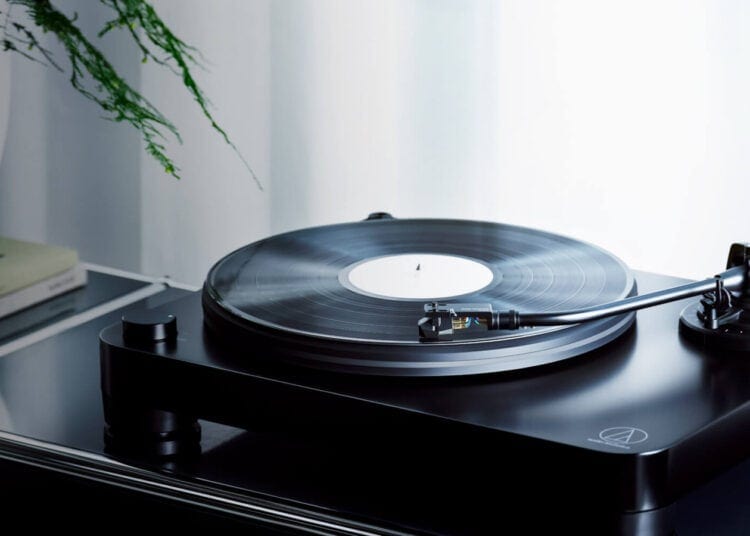 Audio-Technica-AT-LP7X-+-Headphone-GIVEAWAY!
