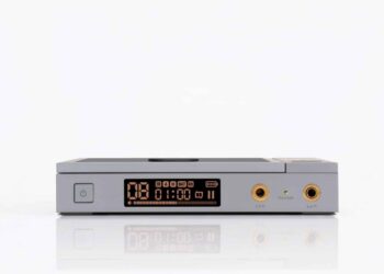 Cayin CP6 portable CD player with vacuum tubes