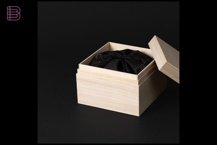 Final DX10000 CL Collector Edition paulownia wood box with Shingen silk pouch