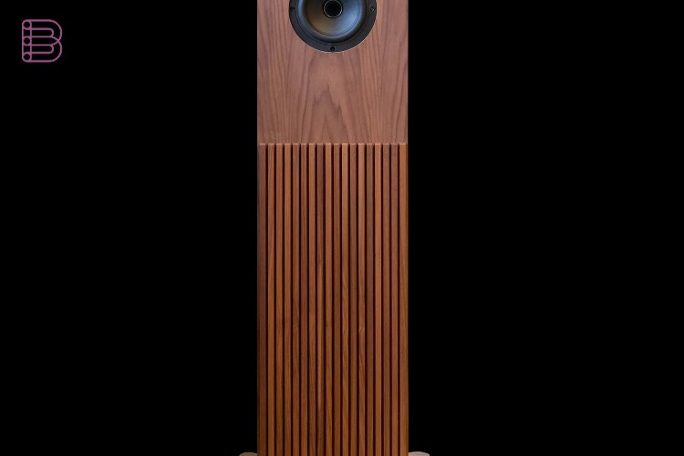 Lockwood Speakers Universal Stanley loudspeaker angled view