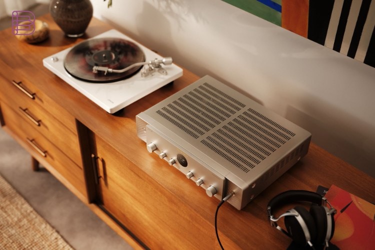 Marantz MODEL 70 integrated amplifier next to a turntable