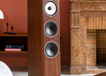 Triangle Solstice 8 floorstanding speakers lifestyle