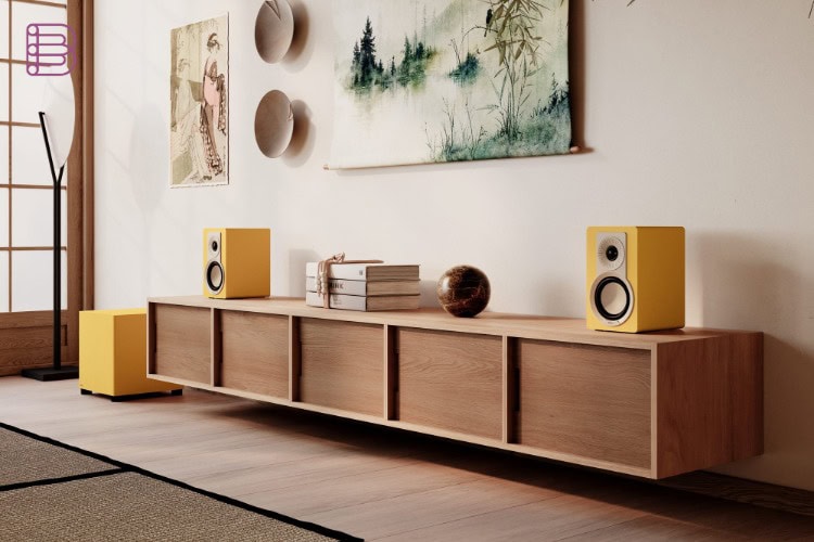 DALI BASIK SUB subwoofer in Golden Yellow in een woonkamer tv-opstelling