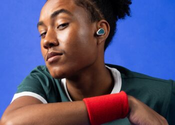 Athlete wearing the Fresh n Rebel Twins Move 2 true wireless sport earbuds