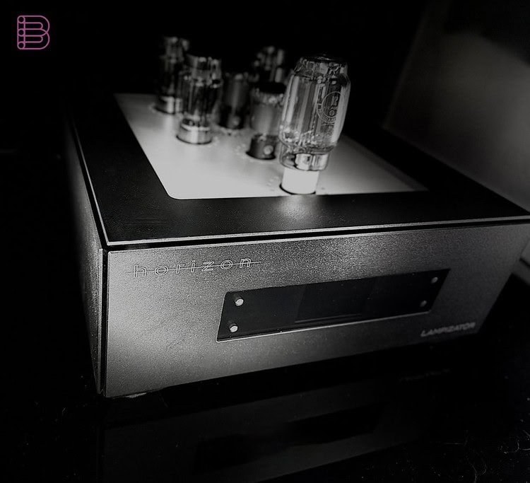 Lampizator Horizon-2 DAC vacuum tube array viewed from above