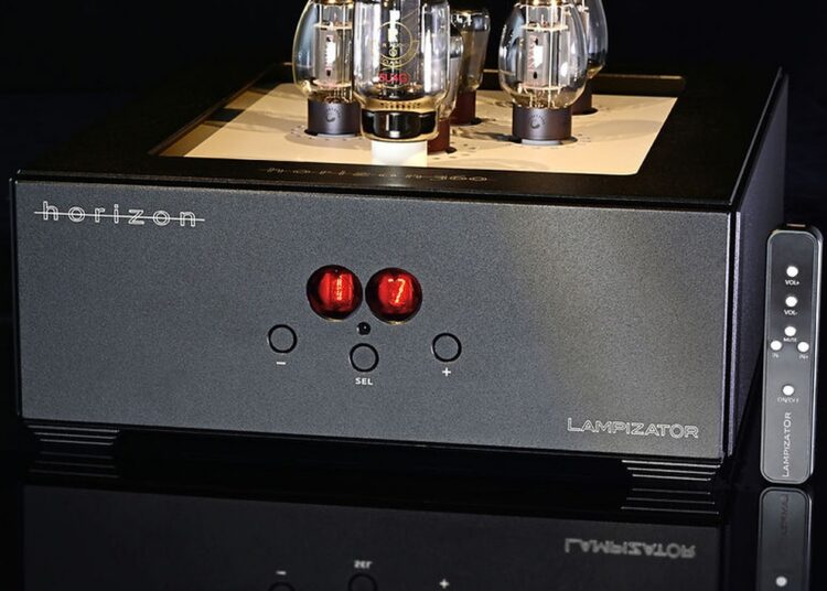 Lampizator Horizon-2 DAC front panel with illuminated vacuum tubes