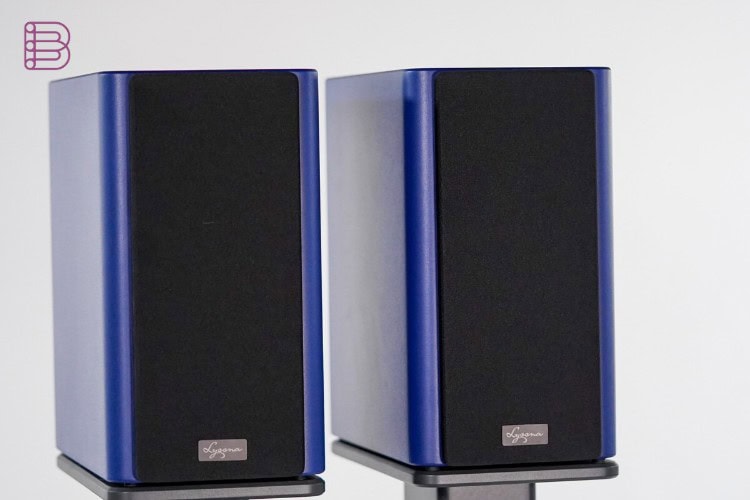 Lyssna Acoustics Monitor in Ultramarine finish with grille