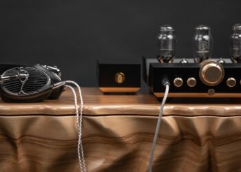 Meze Audio Ultra Cable connected to Empyrean headphones and a tube amplifier