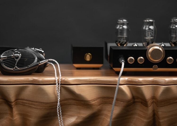 Meze Audio Ultra Cable connected to Empyrean headphones and a tube amplifier