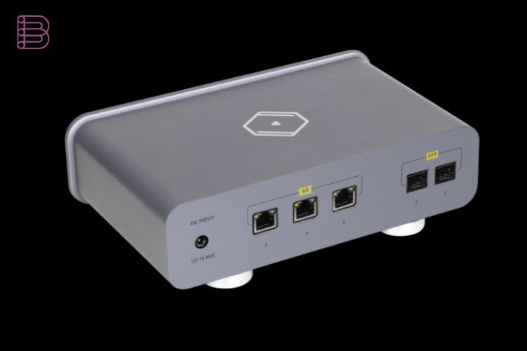 Silent Angel N8S rear panel with Ethernet and SFP ports