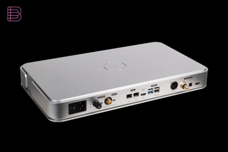 Silent Angel Rhein ZX rear panel with digital outputs