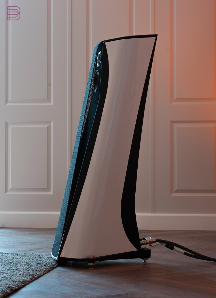 Aequo Audio Ensium loudspeaker in a living room setting