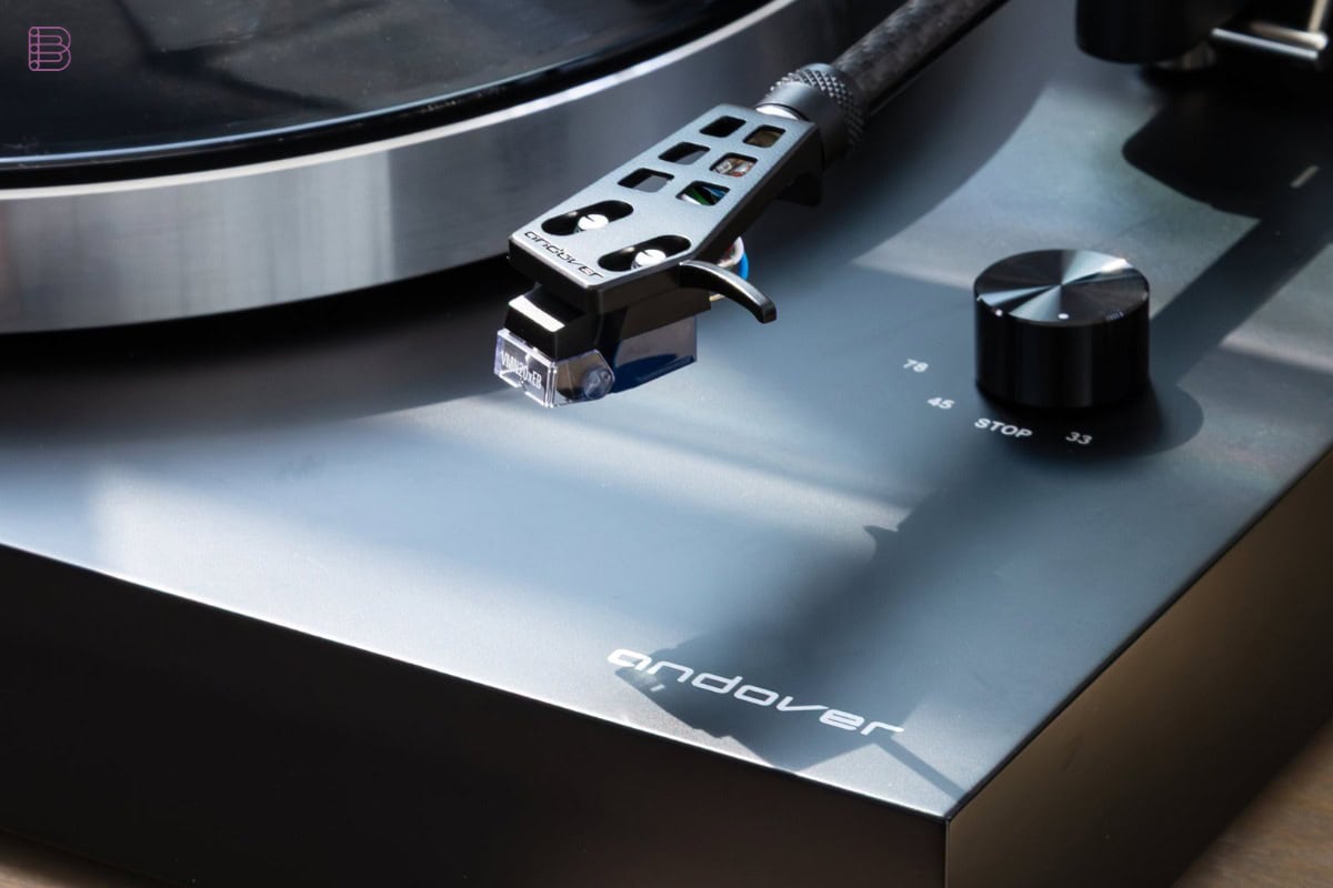 Andover-One DD carbon-fiber tonearm and cartridge close-up