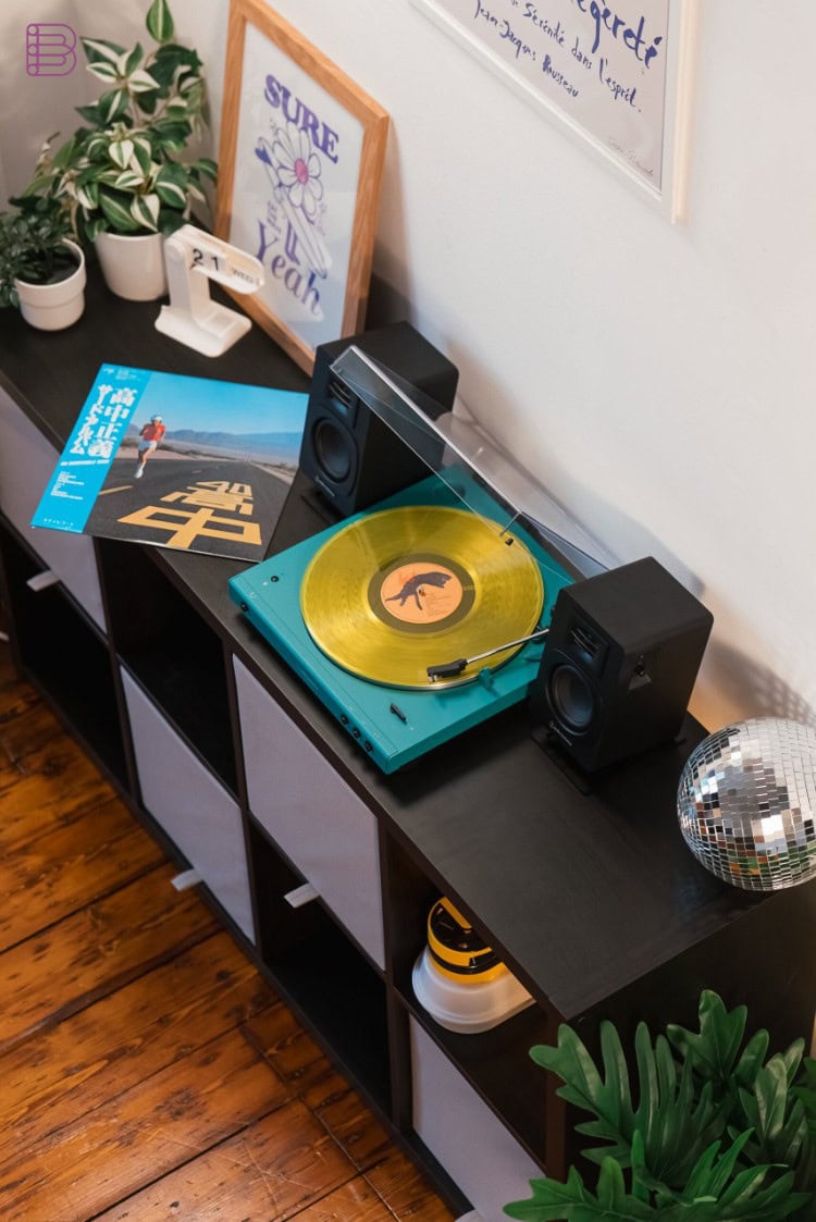 Audio-Technica AT-LP60XBTTL teal platenspeler detail toonarm