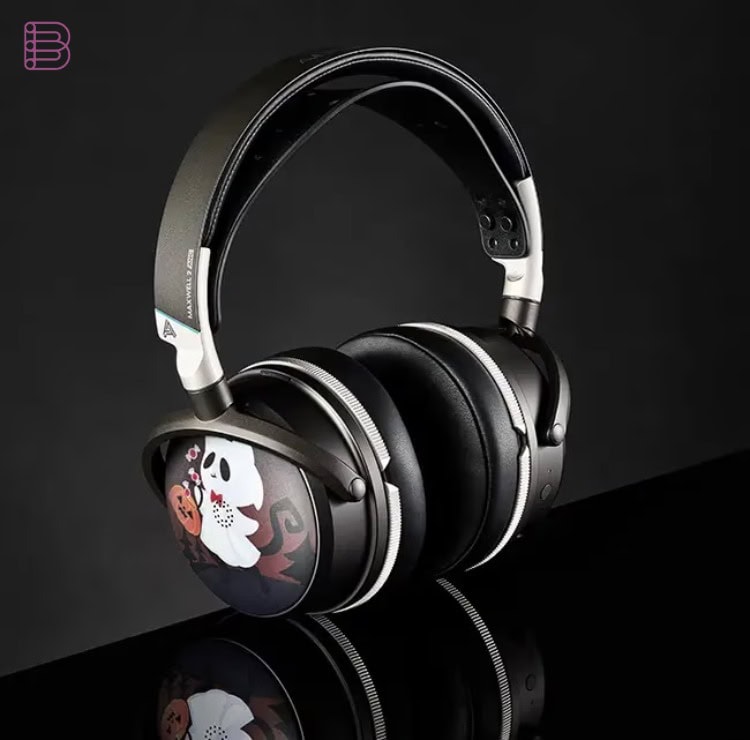 Audeze Maxwell 2 with Phantom Feline ReSkin cover