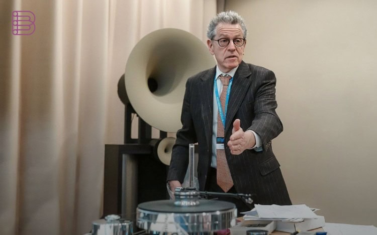 Stars of Polish Music event, a presenter demonstrating a turntable and horn loudspeaker at Audio Video Show