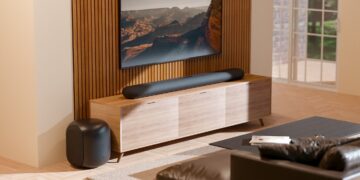 Bluesound Apple Music on BluOS, PULSE CINEMA soundbar and PULSE SUB wireless subwoofer in black