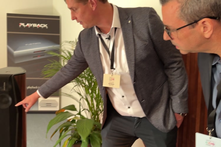 Paul Rassin pointing out the staggered drivers of the Aequo Audio Ensium