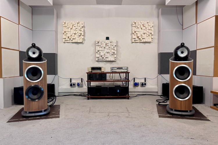 Bowers & Wilkins Worthing factory D4 versus D5 listening room comparison
