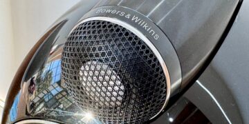 Bowers & Wilkins 800 Series D5 tweeter close-up
