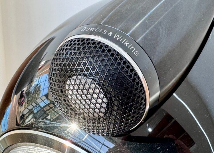 Bowers & Wilkins 800 Series D5 tweeter close-up
