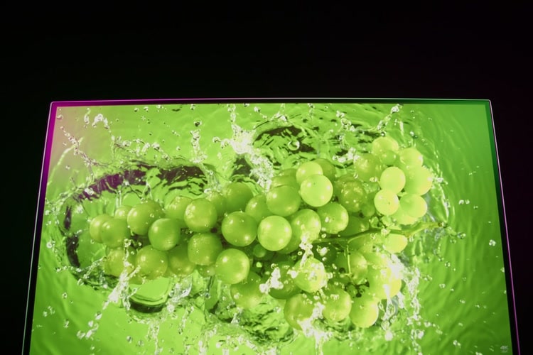 Samsung Odyssey OLED G8 QD-OLED panel showing green grapes splashing in water