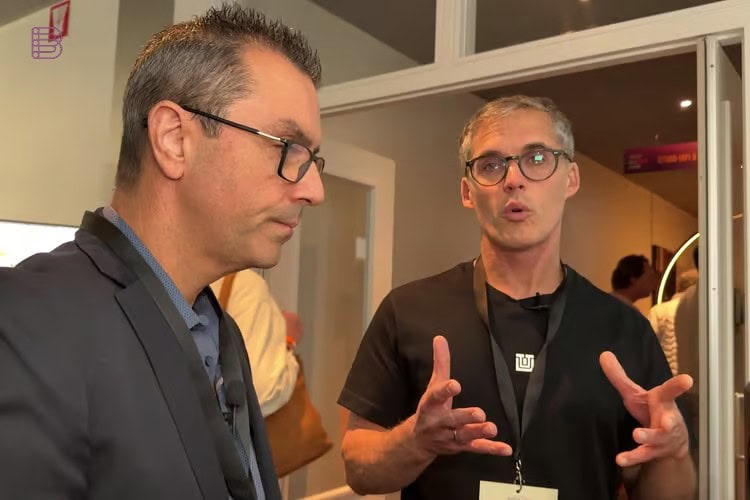 Pierre of Unitra explaining the WSH-805 amplifier