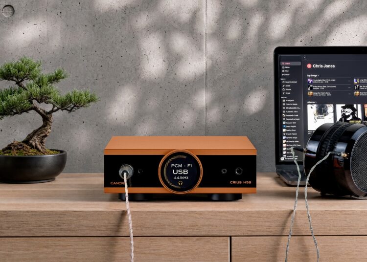 CANOR Crius H5S headphone amplifier and DAC on a desktop