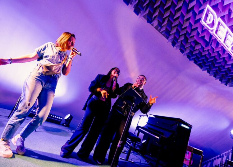 Deezer AI Music Toggle launch: live performance at a Deezer Purple Door session