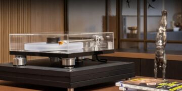 Essenza Isola turntable isolation platform by Bassocontinuo in a listening room