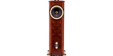 De Fyne Audio F1-10 Anniversary luidspreker, volledig toestel, frontaanzicht in Piano Gloss Walnut