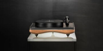 Gold Note turntable featured at the Gold Note Audio Video Show Warsaw sessions