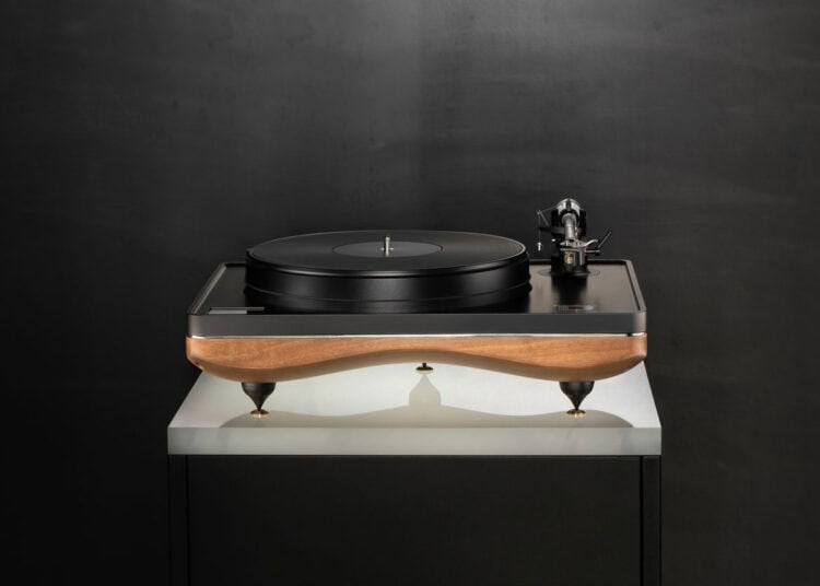 Gold Note turntable featured at the Gold Note Audio Video Show Warsaw sessions