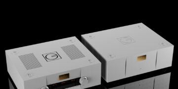 Goldmund Mimesis Reference analogue preamplifier with separate power supply