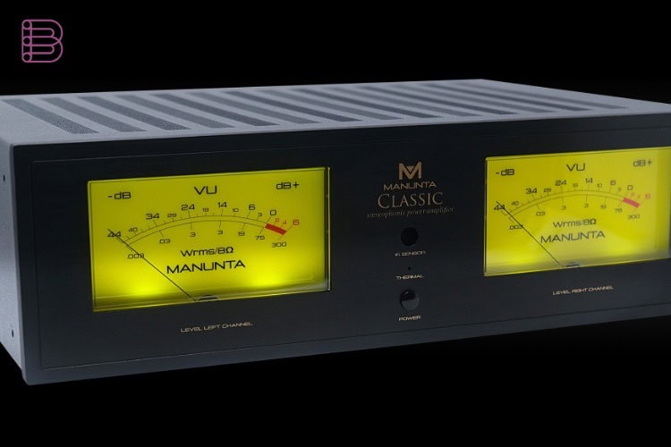 Manunta Classic Power Amplifier three-quarter view