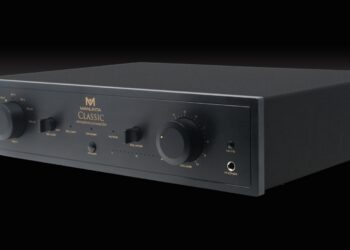 Manunta Classic Preamplifier, three-quarter view