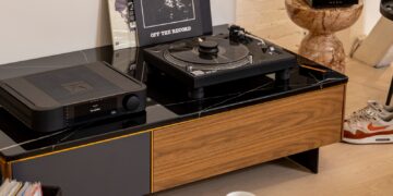 MOON 341 integrated amplifier in a living room setting