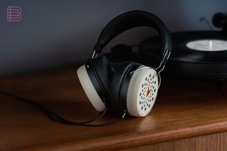 Palma DHS-10 headphones resting on a wooden sideboard near a turntable