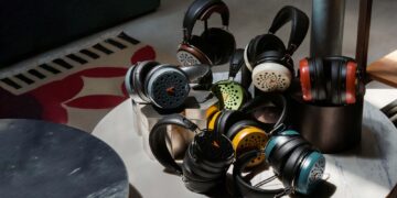 Palma DHS-10 convertible headphones shown in multiple colour finishes