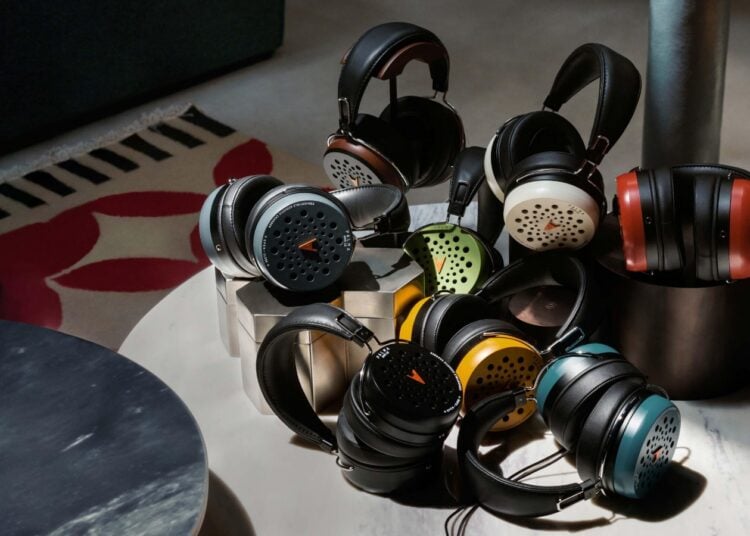 Palma DHS-10 convertible headphones shown in multiple colour finishes